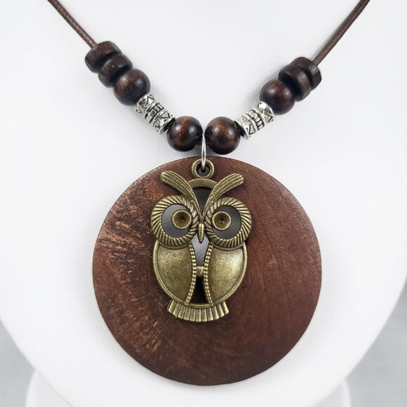 NWOT Wooden Pendant Necklace with Owl Leather Chain - Picture 2 of 2